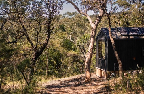 Mangrove Mountain House | Remote Off-Grid Cabin Hidden in the Bush - Yen