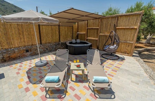 Kokkinon Khorion House | Rena's Rustic retreat