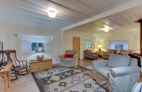 McKenzie Bridge House | Renee's Log House
