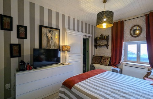 Saint-Victor-sur-Arlanc Bed & Breakfast | Renovated rural charm in peaceful setting