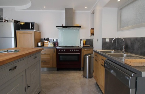 Semmadon Cottage | Renovated 18th-century cottage, pets allowed, enclosed garden