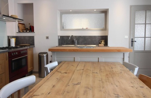 Semmadon Cottage | Renovated 18th-century cottage, pets allowed, enclosed garden
