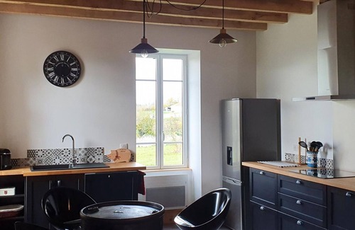 Cindre Cottage | Renovated 19th-century house with terrace and EV charger
