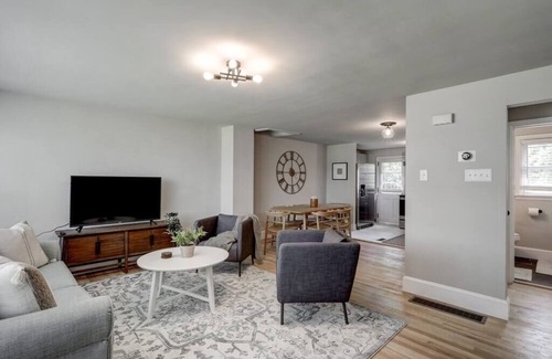 Witmer House | Renovated 2 BR home close to Lancaster attractions