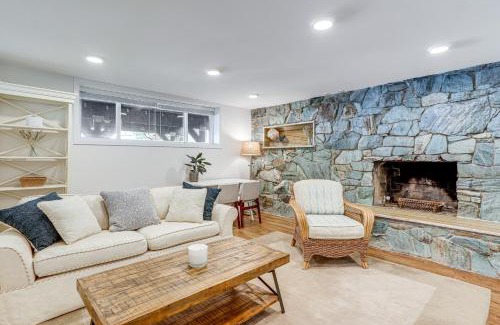 Sunset Hill Apartment | Renovated Apartment in Seattle 7 Mi to Downtown!