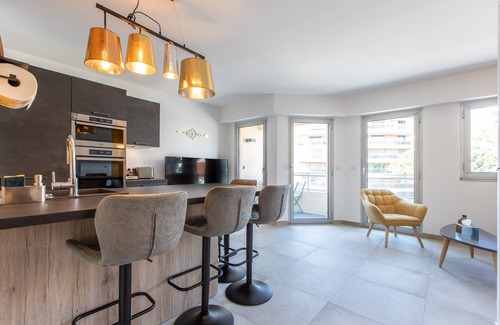 Le Suquet Apartment | Renovated Apt with Balconies - Holiday/Congress