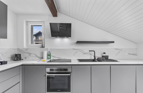 Chandolin-près-Savièse Apartment | Renovated attic with jacuzzi - 6 pers in Savièse