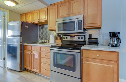 Admiral Estates Condo | Renovated Beach Block W Ocean View & Pool - Now Booking for 2025!