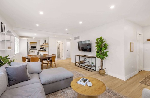 Farmington Hills House | Renovated, Bright & Spacious Farmington Retreat!