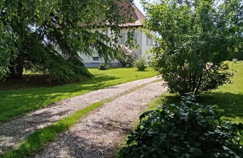 Arpajon-sur-Cere Cottage | Renovated cottage near Aurillac, garden & garage