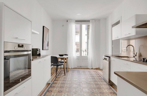 Sant Pere Apartment | Renovated El Born 3BR, by Blueground