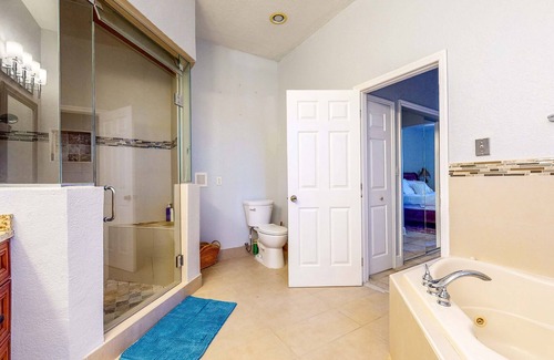 Loxahatchee House | Renovated Elegant Retreat - Fitness Rm - Work desk