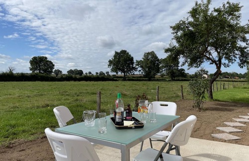 Pierrefitte-sur-Loire Cottage | Renovated cottage with garden and BBQ, near Le PAL park
