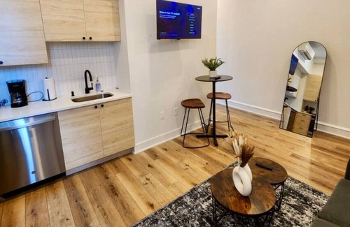 Center City West Apartment | Renovated Jr 1BR | Center City | Sleeps 4 | 2 Beds