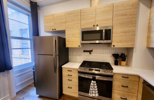 Center City West Apartment | Renovated Jr 1BR | Center City | Sleeps 4 | 2 Beds