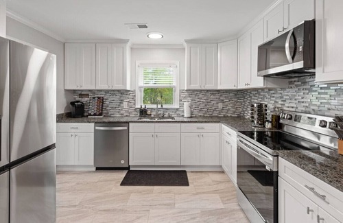 Covington House | Renovated Private Cottage w/Hot Tub! Covington, TN
