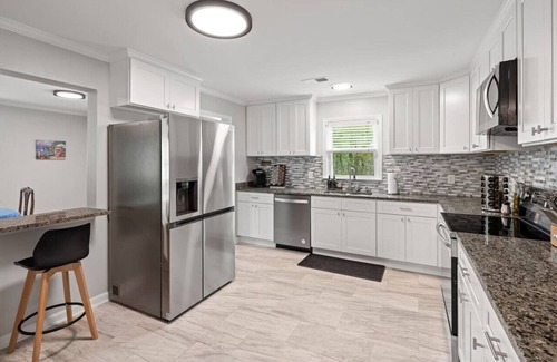 Covington House | Renovated Private Cottage w/Hot Tub! Covington, TN