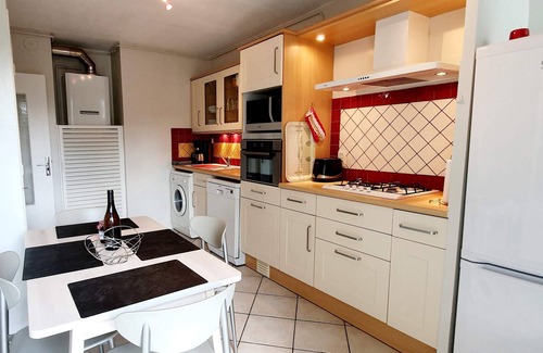 Annecy-le-Vieux Apartment | Renovated, quiet and sunny apartment with large courtyard and tennis lake 5 mins
