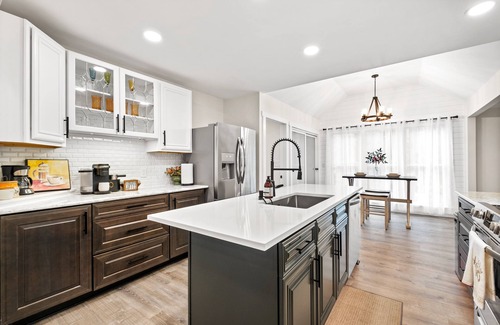 Woodstock House | Renovated Ranch Home. Pet Friendly, Game Room, Fire Pit, Grill, Covered Porch