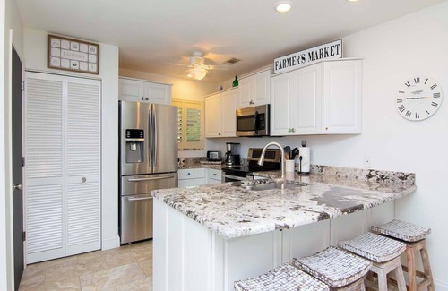 Wesley Chapel Condo | Renovated Saddlebrook 1st Floor 2bd/2ba Condo w/Golf & Water Views