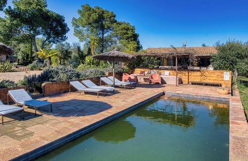 Cistella Apartment | Renovated Spanish masia with detached cottage
