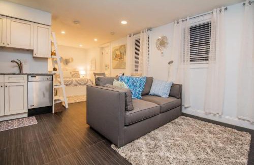 Beacon Hill Apartment | Renovated Studio, Steps To Mgh, Suffolk, Sleeps 4