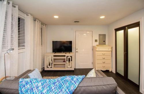 Beacon Hill Apartment | Renovated Studio, Steps To Mgh, Suffolk, Sleeps 4