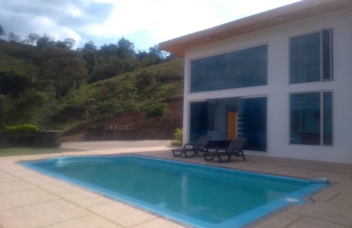 Villeta House | Rent beautiful fifth of rest, excellent view, climate and security.