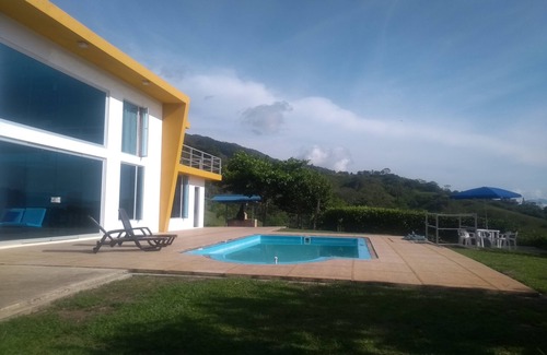 Villeta House | Rent beautiful fifth of rest, excellent view, climate and security.