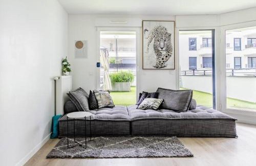 Petit-Colombes Bed & Breakfast | Residence Abraham-Bed&Breakfast Guest Room 2 LaDéfense U-Arena #Parking #Terasse #Fibre #View