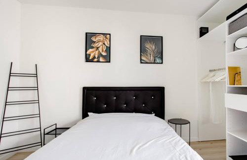 Petit-Colombes Bed & Breakfast | Residence Abraham-Bed&Breakfast Guest Room 2 LaDéfense U-Arena #Parking #Terasse #Fibre #View