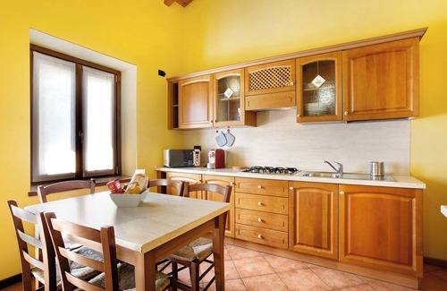 Civate Apartment | 'Residence Appartamento Londra' with Mountain View, Balcony & Wi-Fi