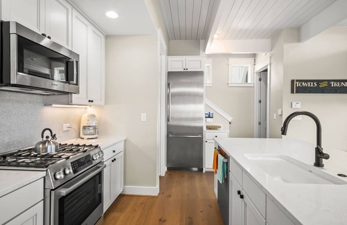 Port Aransas Cabin | Resort Pools, Pet Friendly, Golf Cart Boardwalk to the Beach