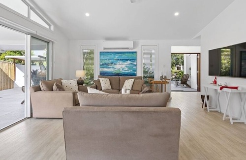 Twin Waters Apartment | Resort Style Home With Pool Twin Waters