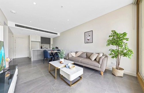 Lidcombe Apartment | Resort Style Living One bedroom Apt Olympic Park