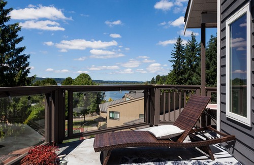 Sammamish House | Resplendent Lakeside Community Home by Microsoft