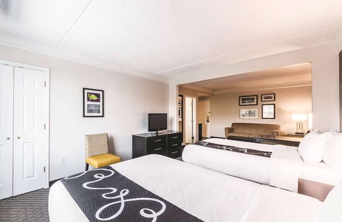 Downtown San Antonio Hotel | Rest Easy in Roomy Comfort - San Antonio Adventures Await | 2 Suites