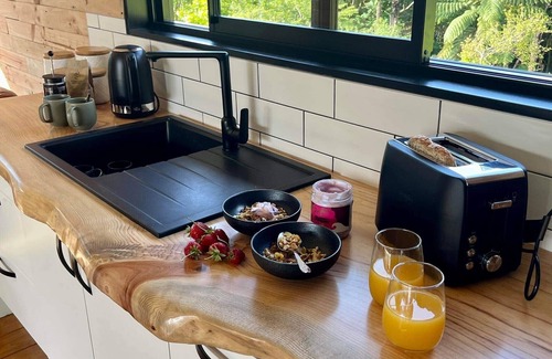 Karangahake Cabin | Rest n Relax . . Peaceful relaxed retreat, great views, close to beach and bush