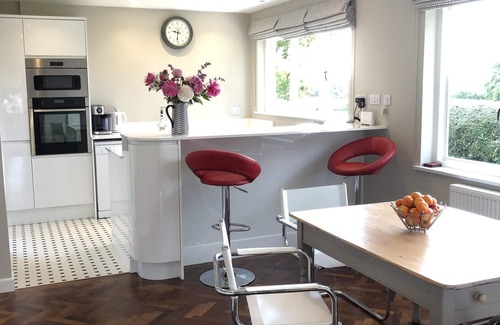 Westonbirt Cottage | Rest, ramble, relax for a secluded weekend or holiday in chic Cotswold cottage.