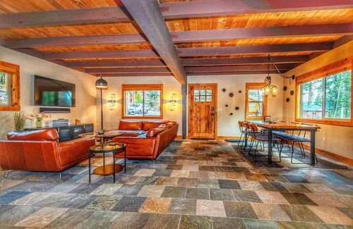 Ridgewood Cabin | Restful North Ridge | 5 Minutes Walk to Shoreline