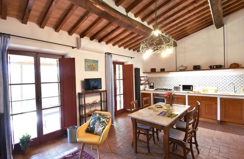 Villa Parigini House | Restored barn in beautiful house with swimming pool, 10 minutes from Siena