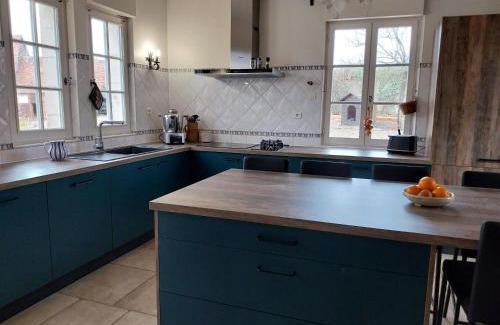 Dehault House | Retraite paisible avec cheminée, étang privé et chalet près du Mans - FR-1-410-382