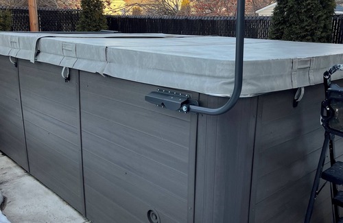 Fabreville House | Retreat in Laval: Swim Spa, Gym & Spacious Comfort