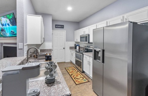 Roanoke House | Retreat in Roanoake |Roanoke Hidden Oasis | Resort Style Living
