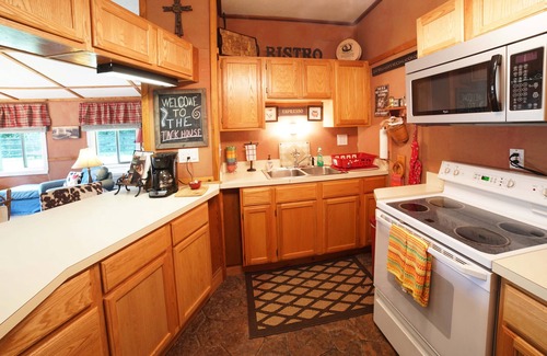Pendleton House | RETREAT TO HORSE COUNTRY & STAY IN THE ADORABLE PRIVATE TACK HOUSE