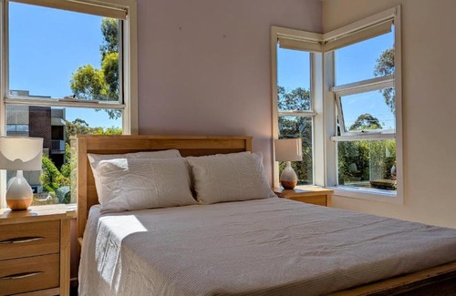 Coburg House | Retreat Townhouse Pentridge Village