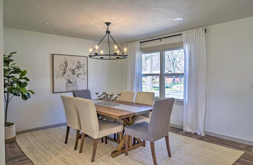 Springfield House | Retreat with Deck about 9 Mi to Downtown Springfield