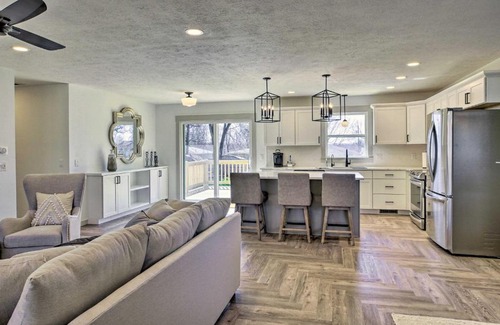 Springfield House | Retreat with Deck about 9 Mi to Downtown Springfield