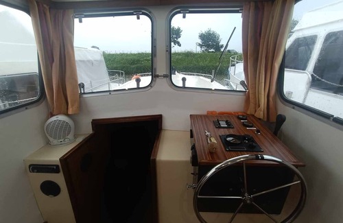 Pontailler-sur-Saone Boat Rental | Retro barge moored in Pontailler-sur-Saône with 5 berths