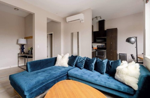 Belmont Apartment | Retro Charm Hawthorne 2BR Walkable